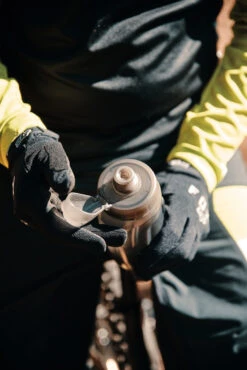 Fidlock Twist Single Bottle 590 Ersatz-Trinkflasche Transparent Schwarz 13 Fidlock Twist Single Bottle 590 Ersatz-Trinkflasche Transparent Schwarz -Ersatzteile GeschÀft fidlock single bottle 590 ml lifestyle 3